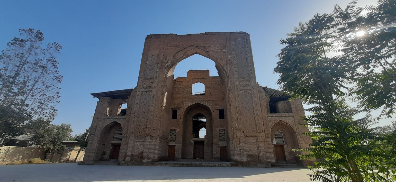 Ishratkhona Mausoleum