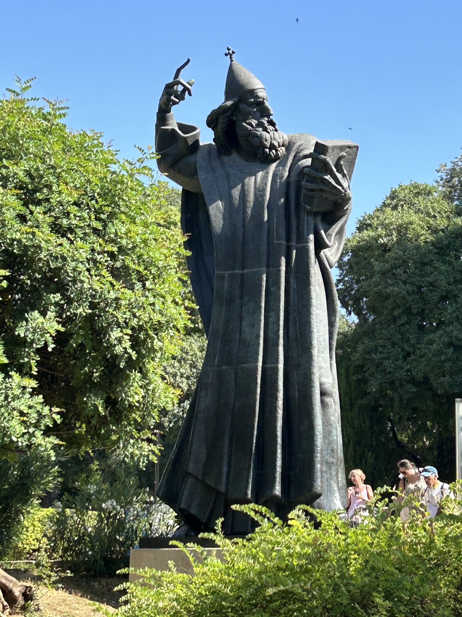 Grgur Ninski Statue