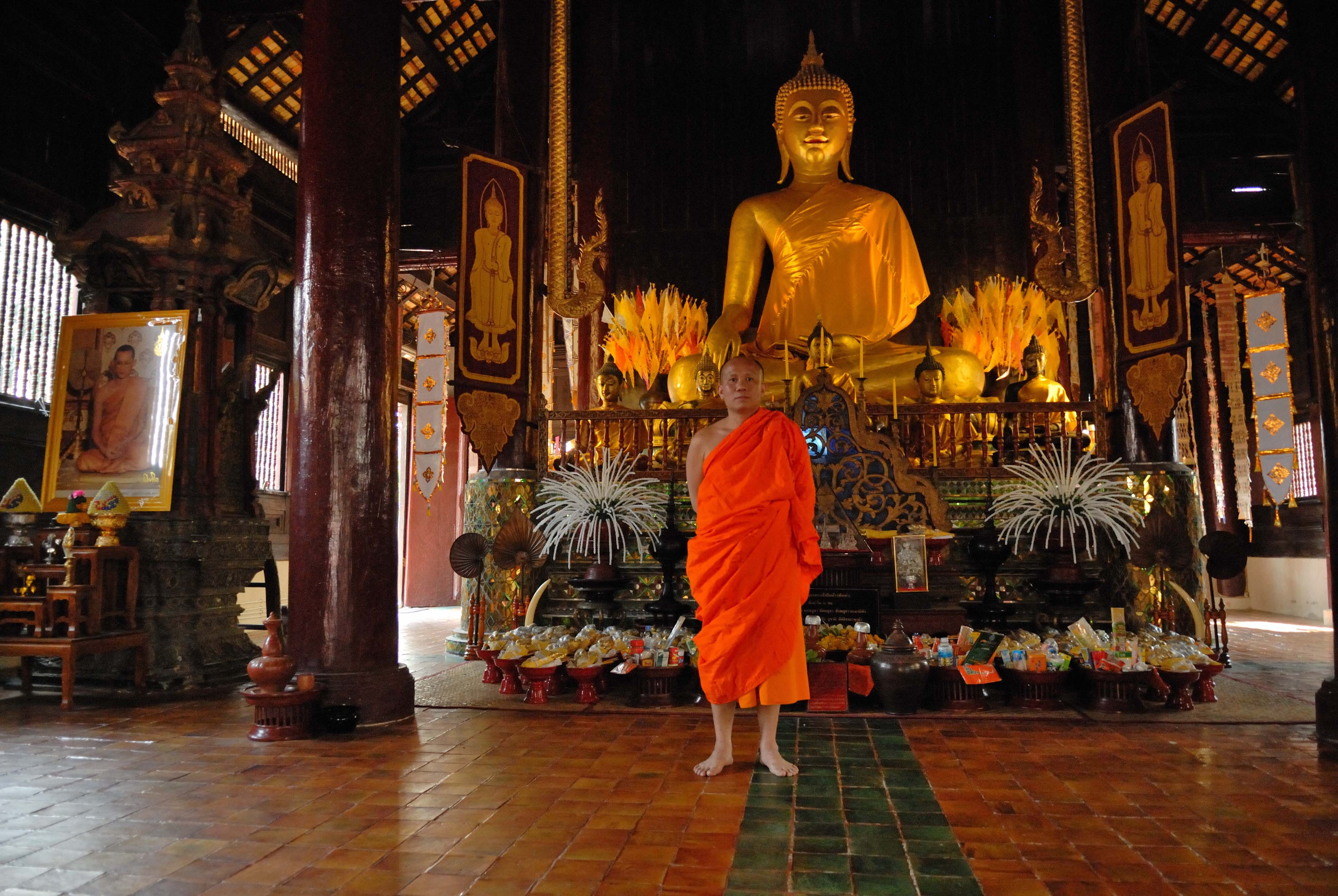 Sunday Walking Street