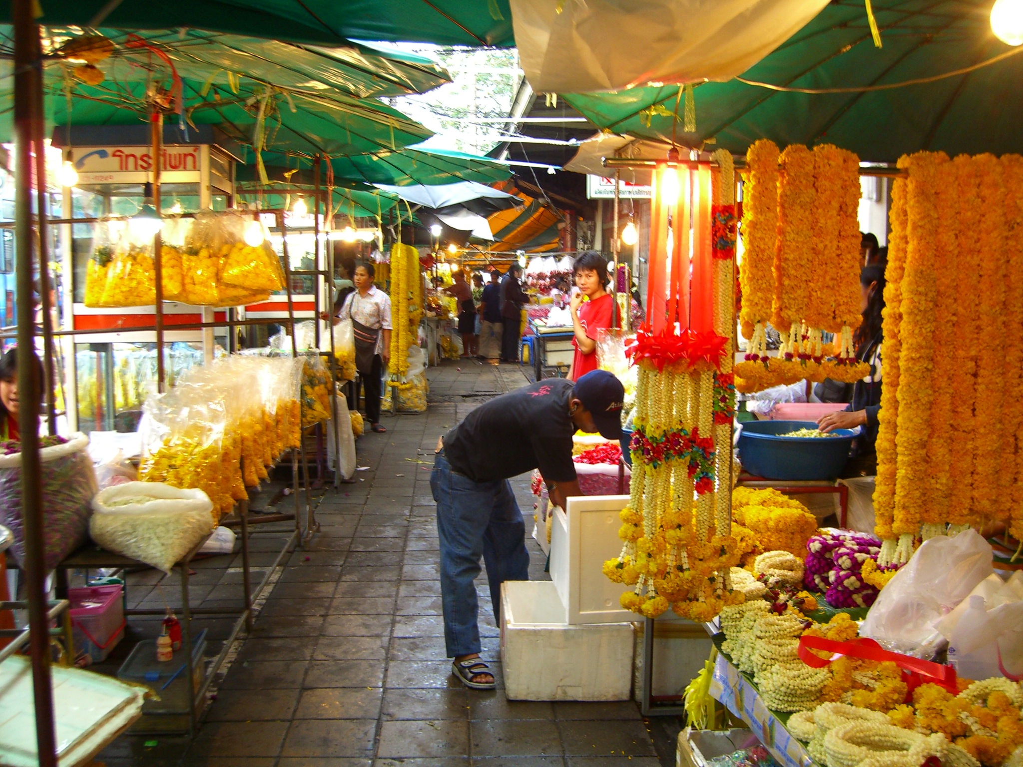 Pak Khlong Talat (Flower Market)