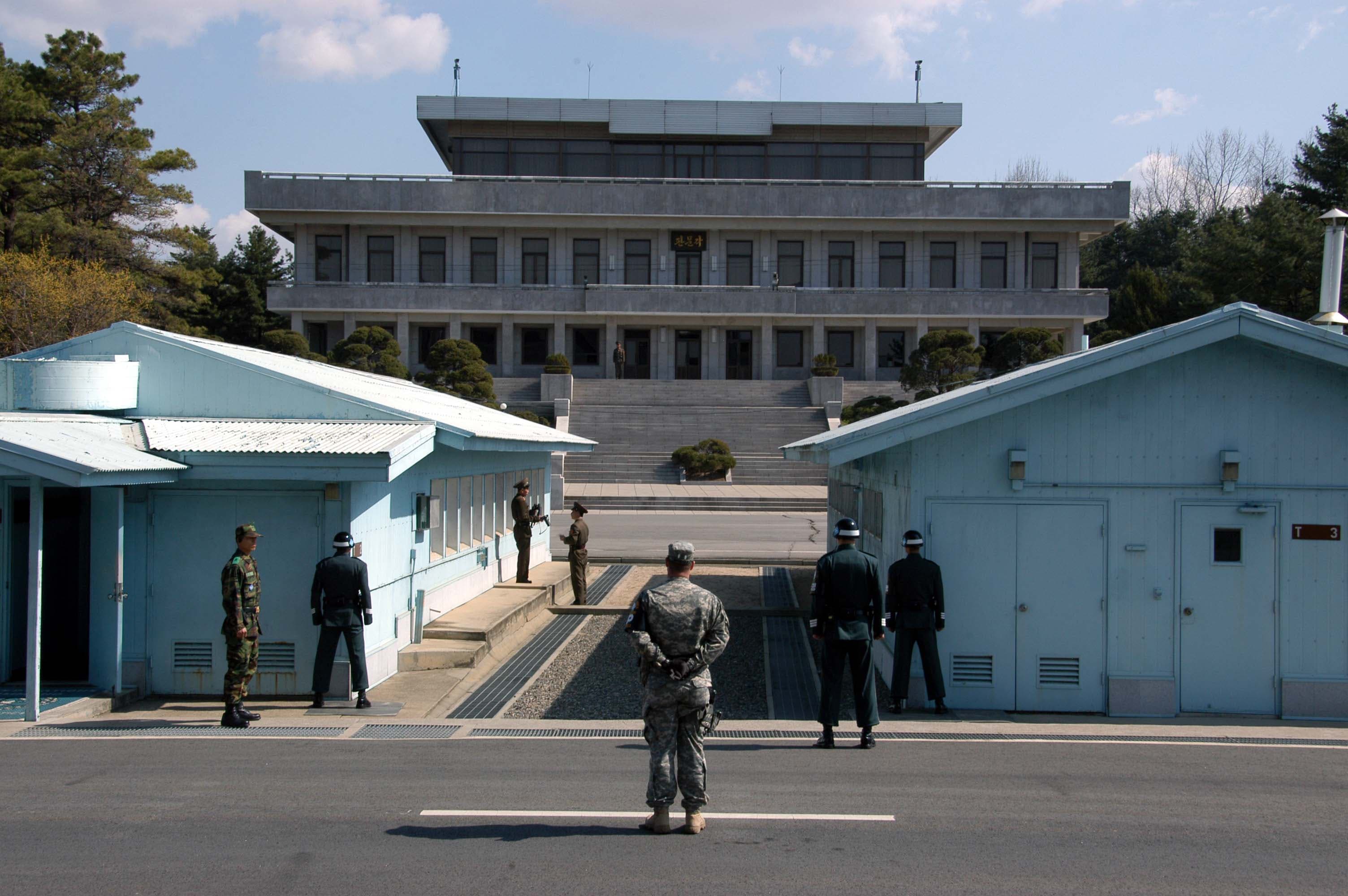 DMZ (Demilitarized Zone)